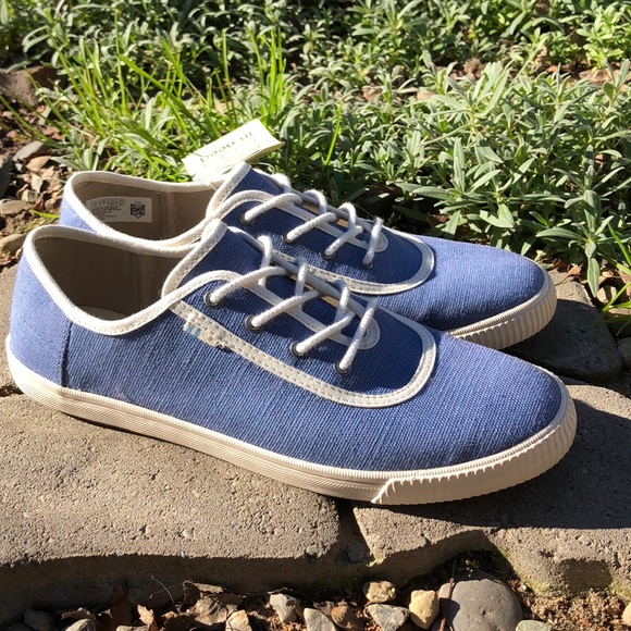toms canvas sneakers